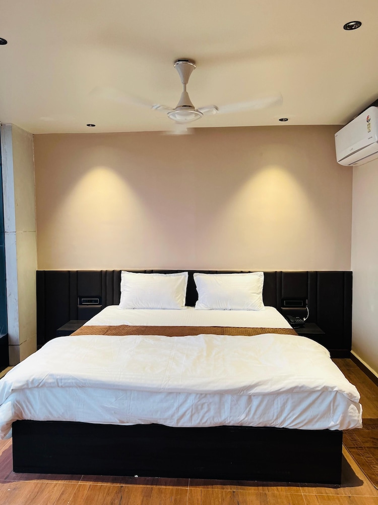 Luxury Double Room, Balcony, City View