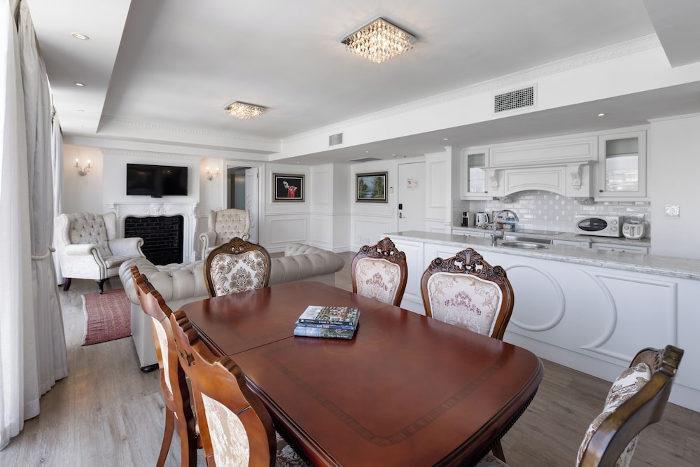 Premier Suite - Photo 6