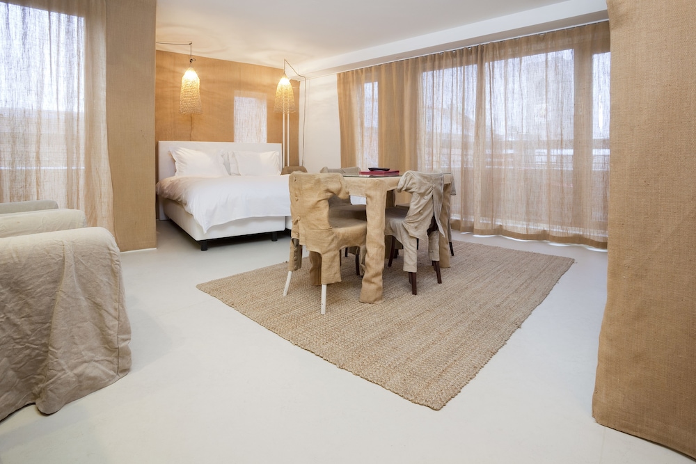 Suite, 1 Double Bed photo 2