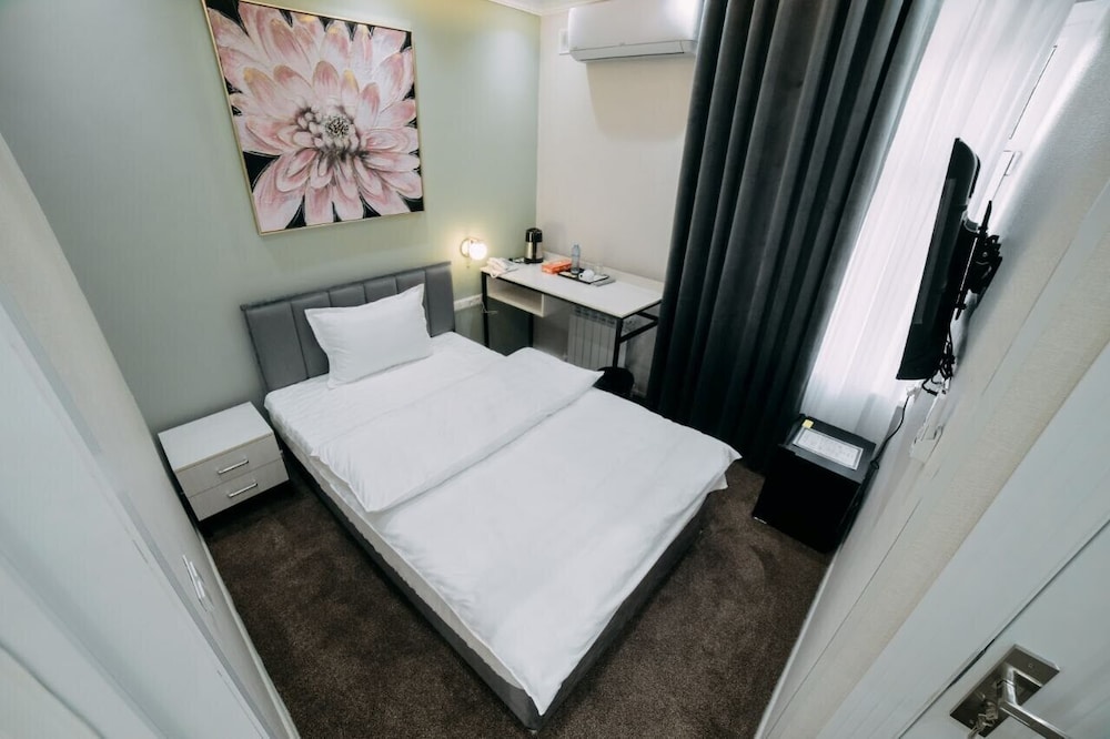 Luxury Single Room, City View