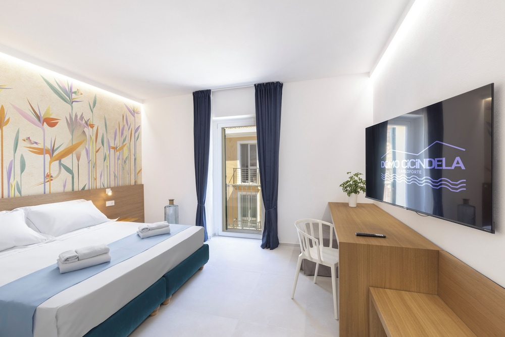 DOUBLE ROOM WITH SEA VIEW/DOUBLE ROOM WITH SINGLE BEDS AND EXTRA BED