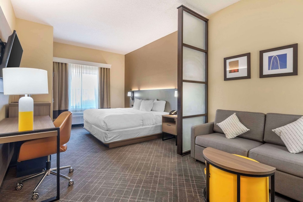 Suite, 1 King Bed with Sofa bed, Accessible, Non Smoking photo 1