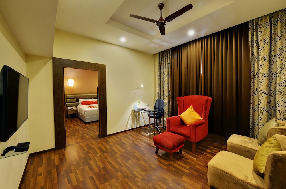 Suite - Photo 1