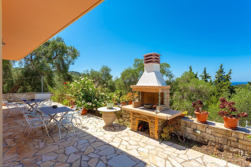 Villa photo 3