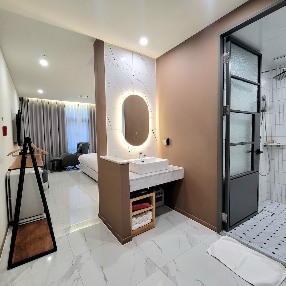 Executive Room - Photo 2