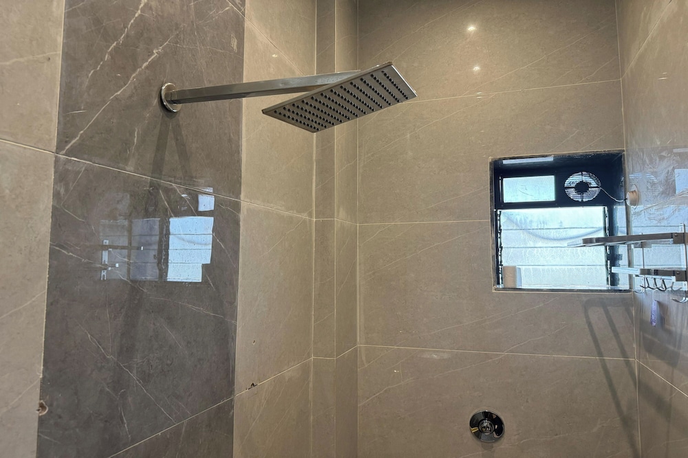 Executive Room - Photo 14