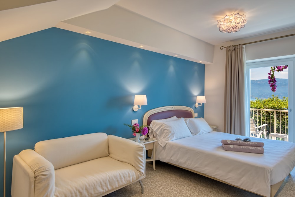 Classic Double Room, Partial Lake View, Ground Floor photo 1