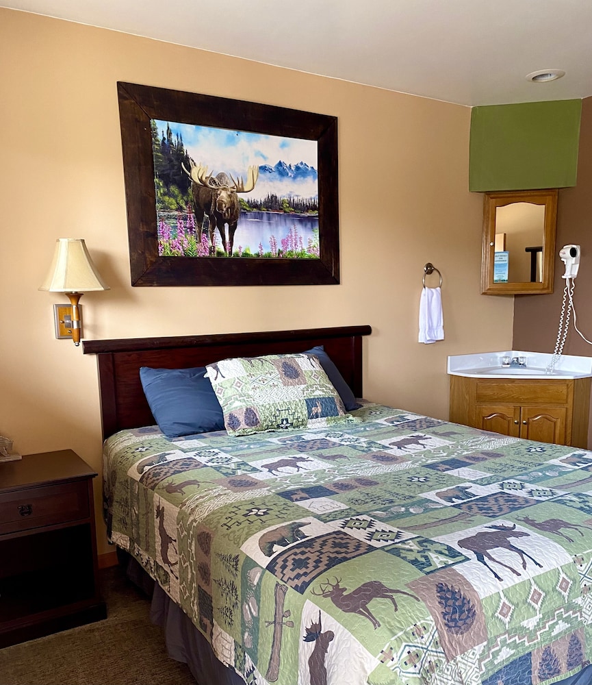 Standard Cabin, 1 Queen Bed photo 3