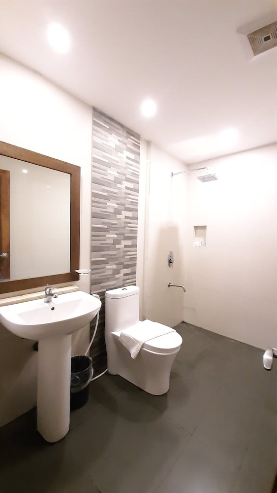 Standard King Room photo 3