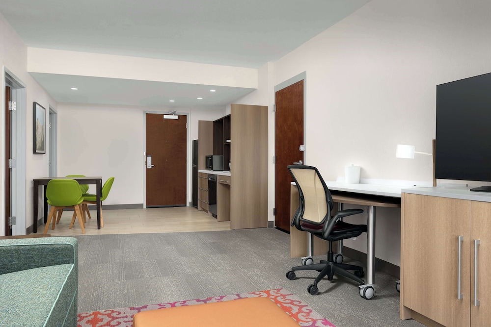 Suite, 2 Queen Beds, Accessible (Mobility & Hearing, Roll-In Shower) photo 3