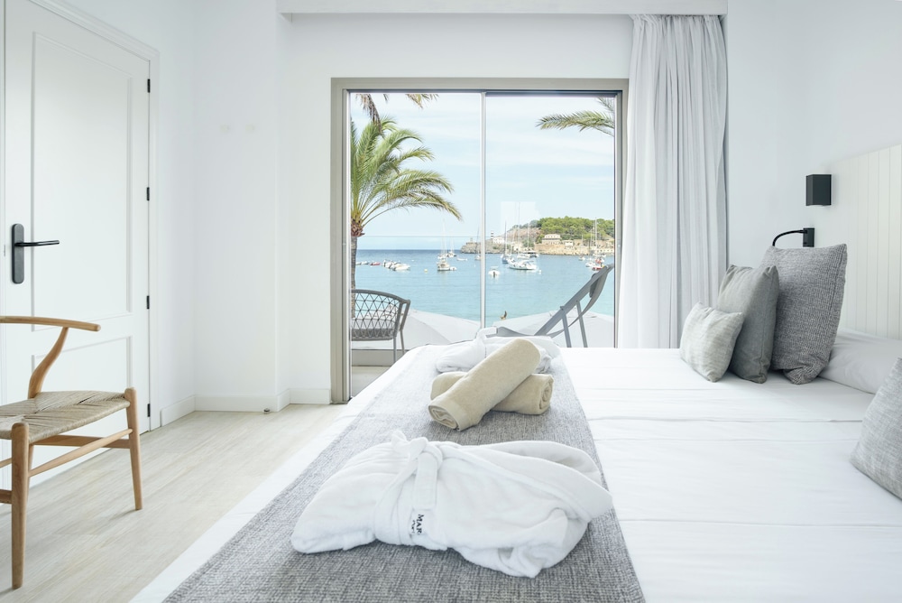 Suite, Balcony, Beach View (4 pax) photo 3