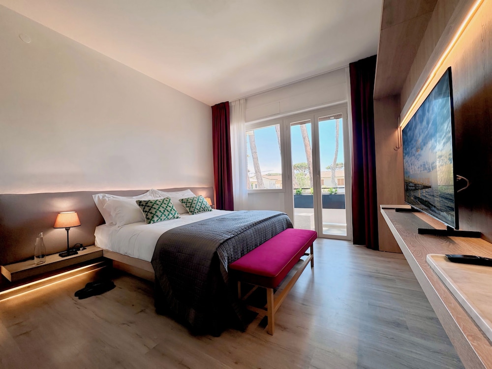 Deluxe Room - Photo 11