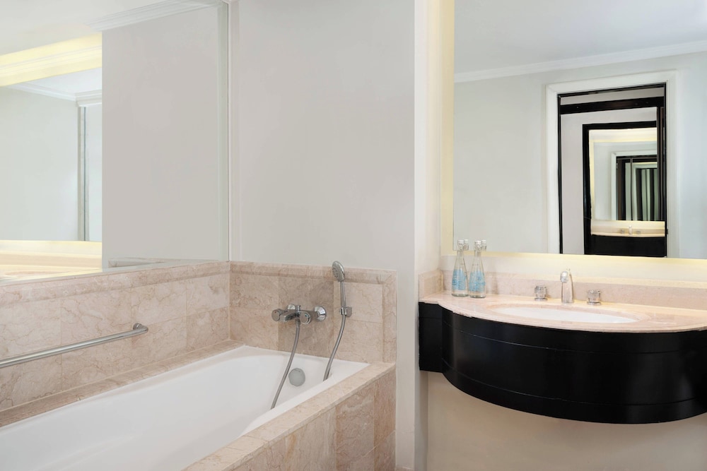 Premium Room, 2 Double Beds - Photo 6