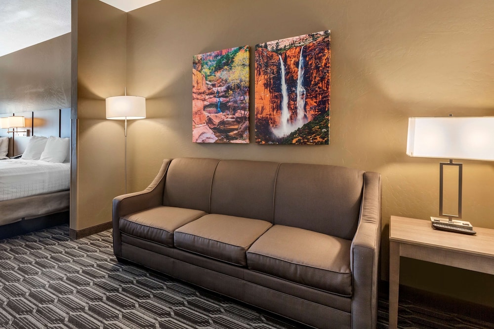 Suite, 2 Queen Beds, Non Smoking, Refrigerator & Microwave (with Sofabed) photo 3