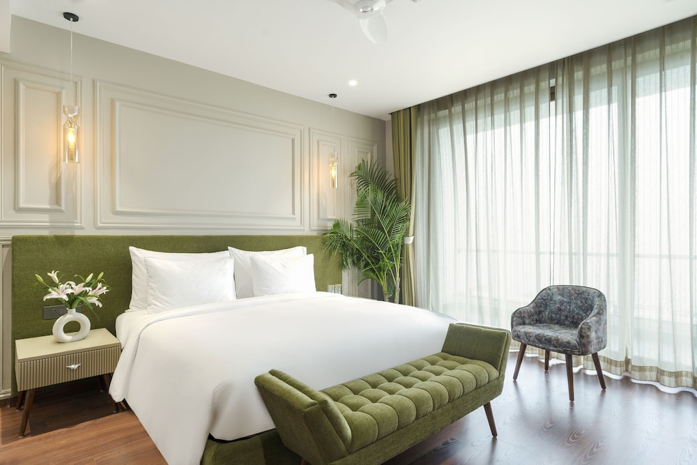 Lakefront Rooms with Private Garden - Photo 6