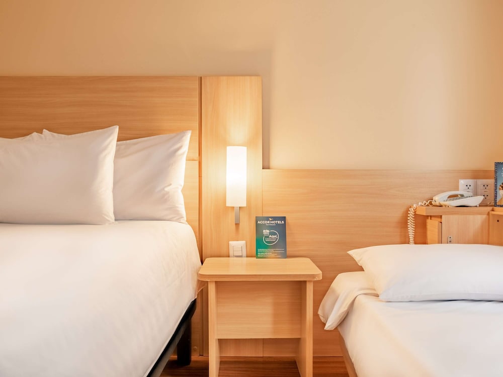 Standard Room, Multiple Beds - Photo 2