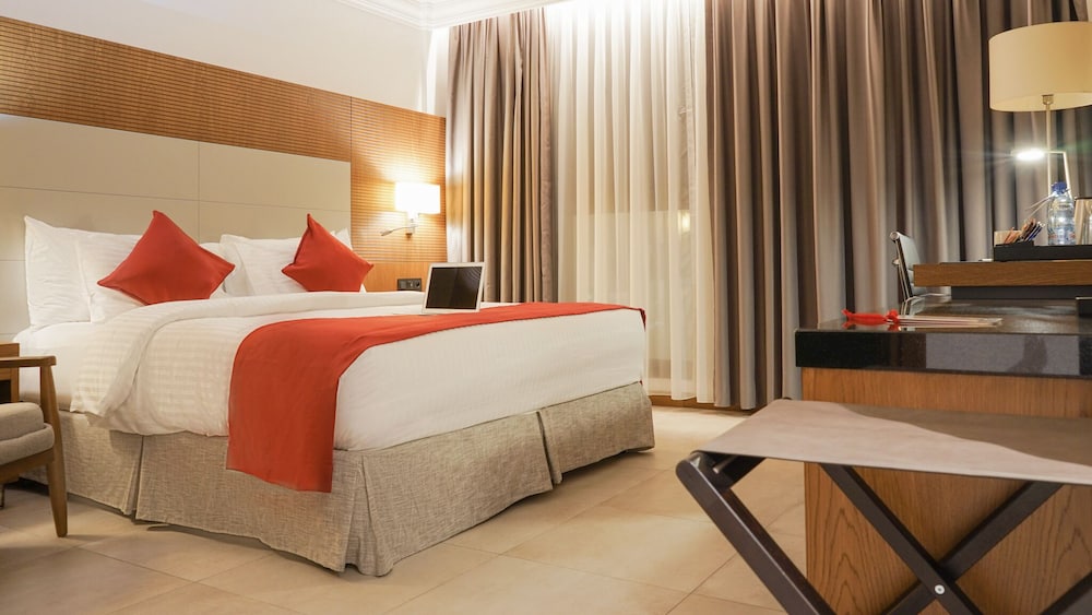 Executive Room, 1 King Bed, Non Smoking, City View