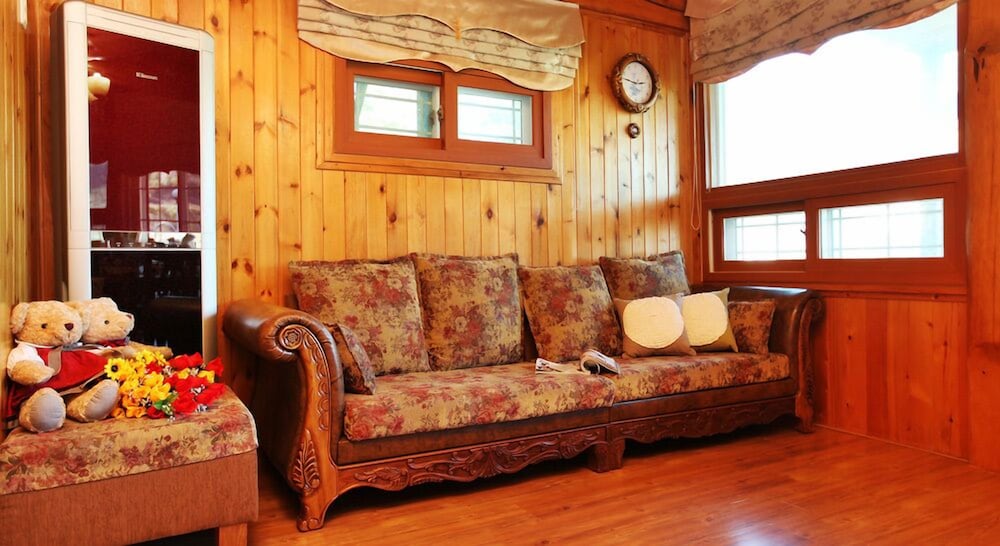 Deluxe House photo 3