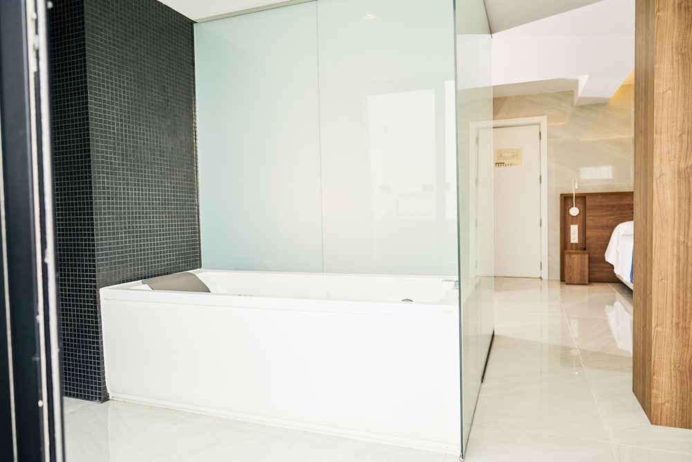Premium Suite