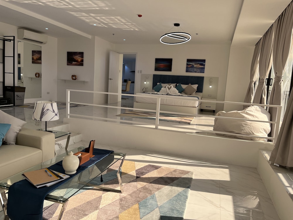 Deluxe Penthouse - Photo 2
