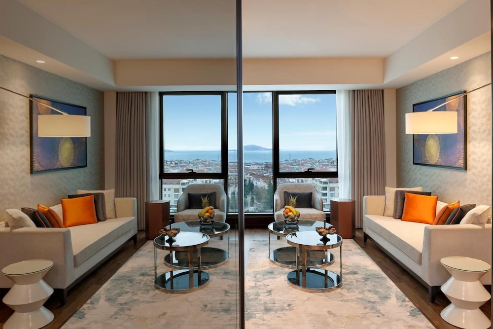 Suite with King Size Bed, Sea View thumbnail 5
