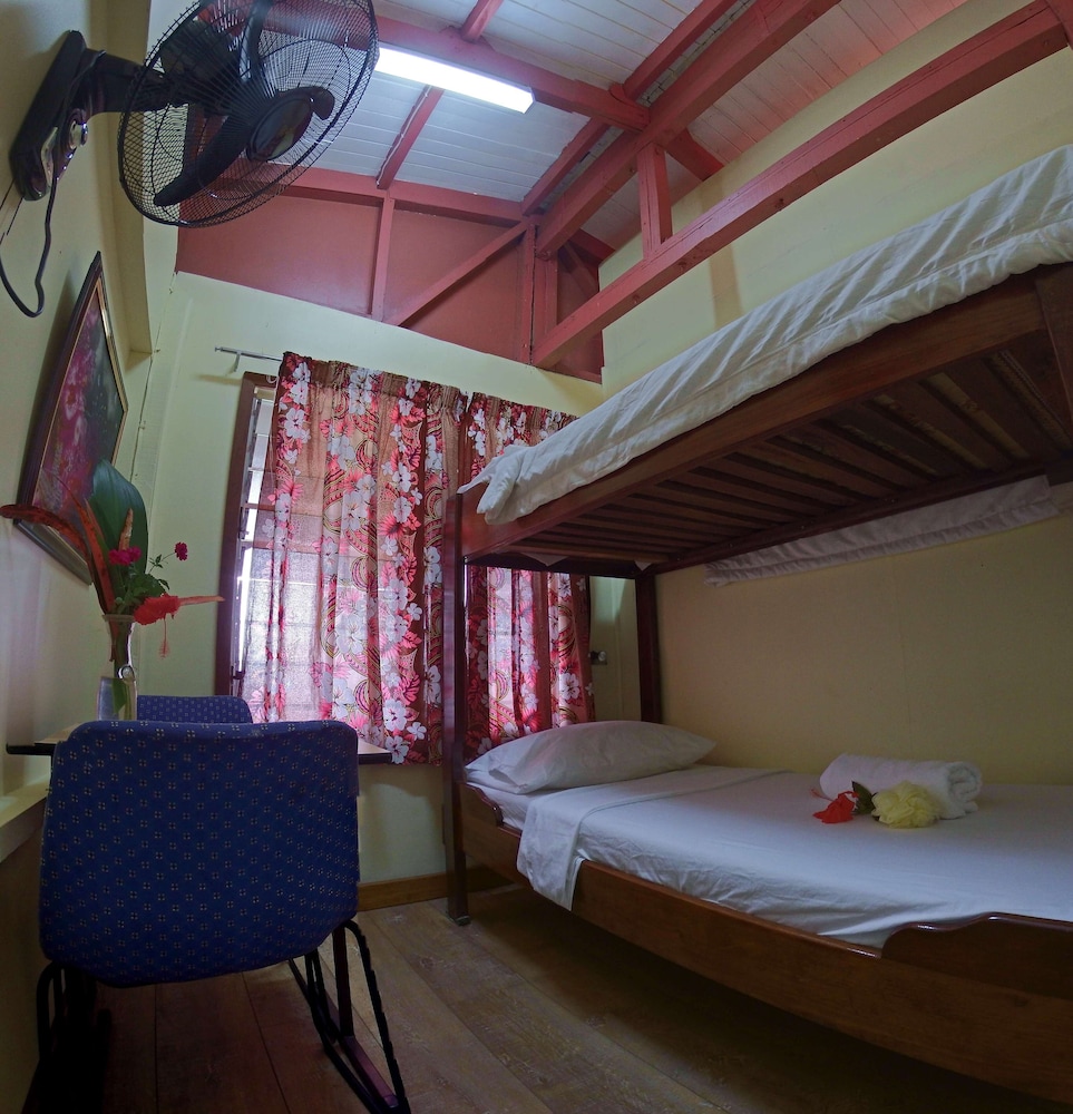 Bunk Room, Shared Bathroom photo 2