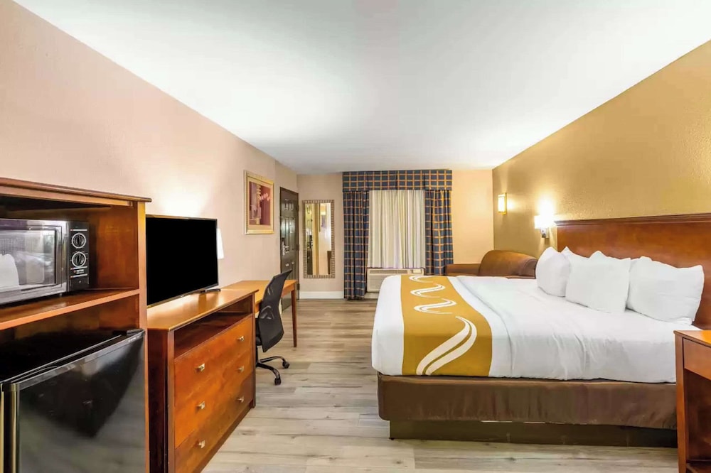 Suite, 1 King Bed, Non Smoking (Upgrade) photo 3
