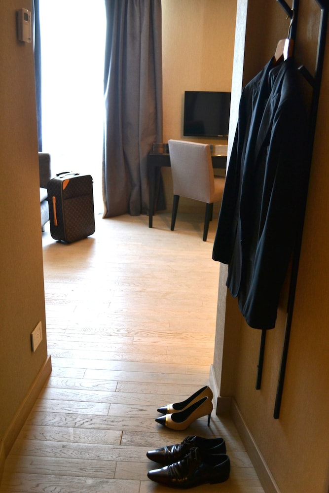 Suite, 1 King Bed (VIP) photo 3