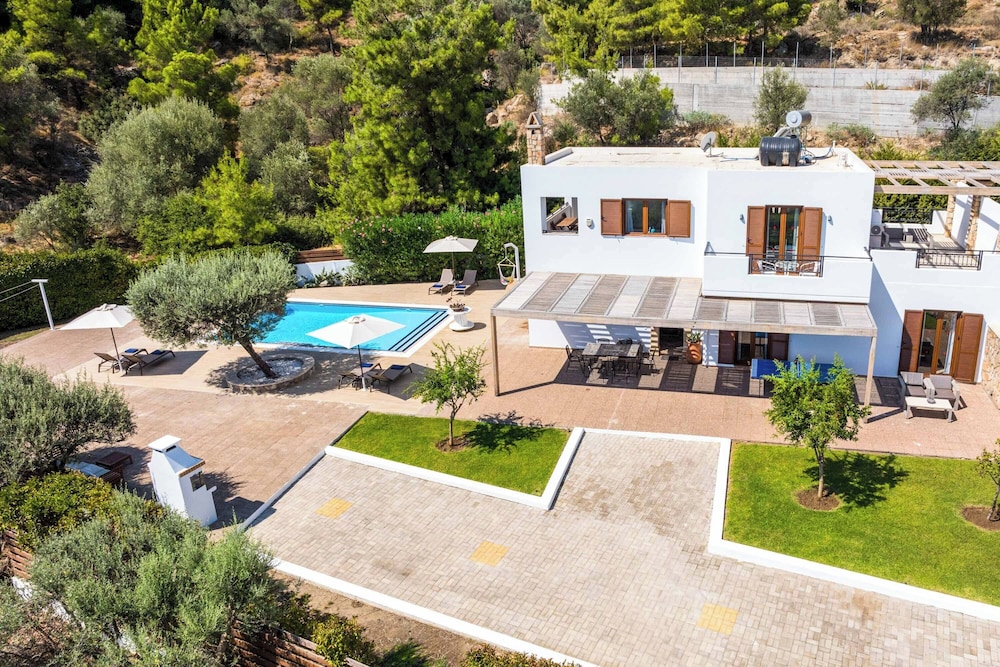 Villa (4 Bedrooms) photo 1