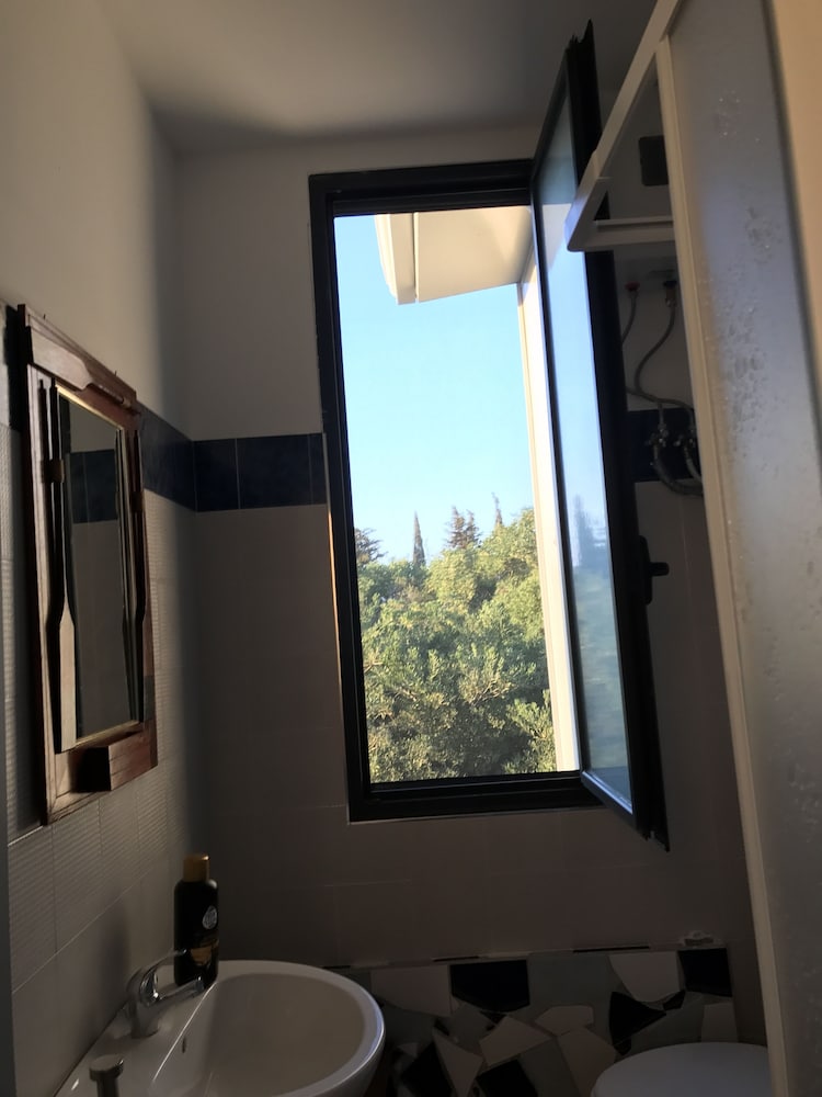 Double Room, Shared Bathroom (External Shared Kitchen) photo 2