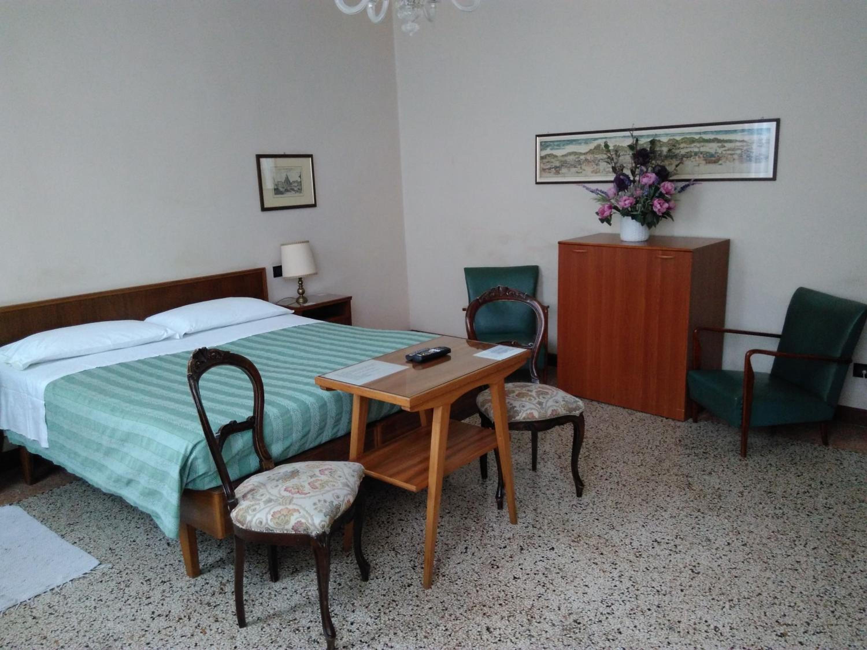 Triple Room with Private Bathroom photo 2