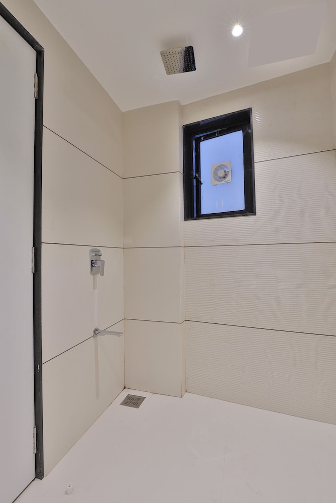 Executive Room - Photo 3