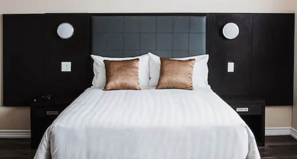 Standard Room, 1 Queen Bed, Non Smoking - Photo 4
