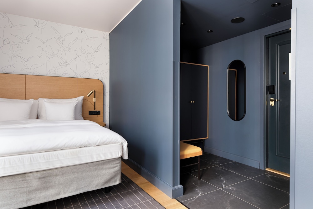 Room, 1 Queen Bed (Solo) - Photo 4