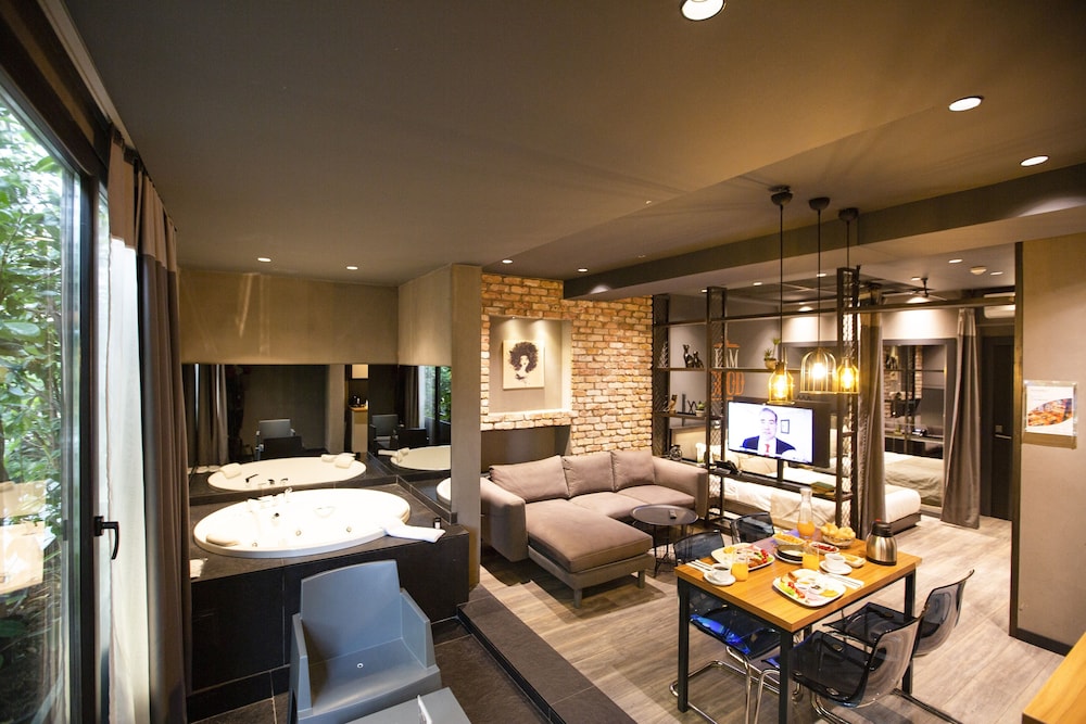 Junior Jacuzzi Suite photo 1