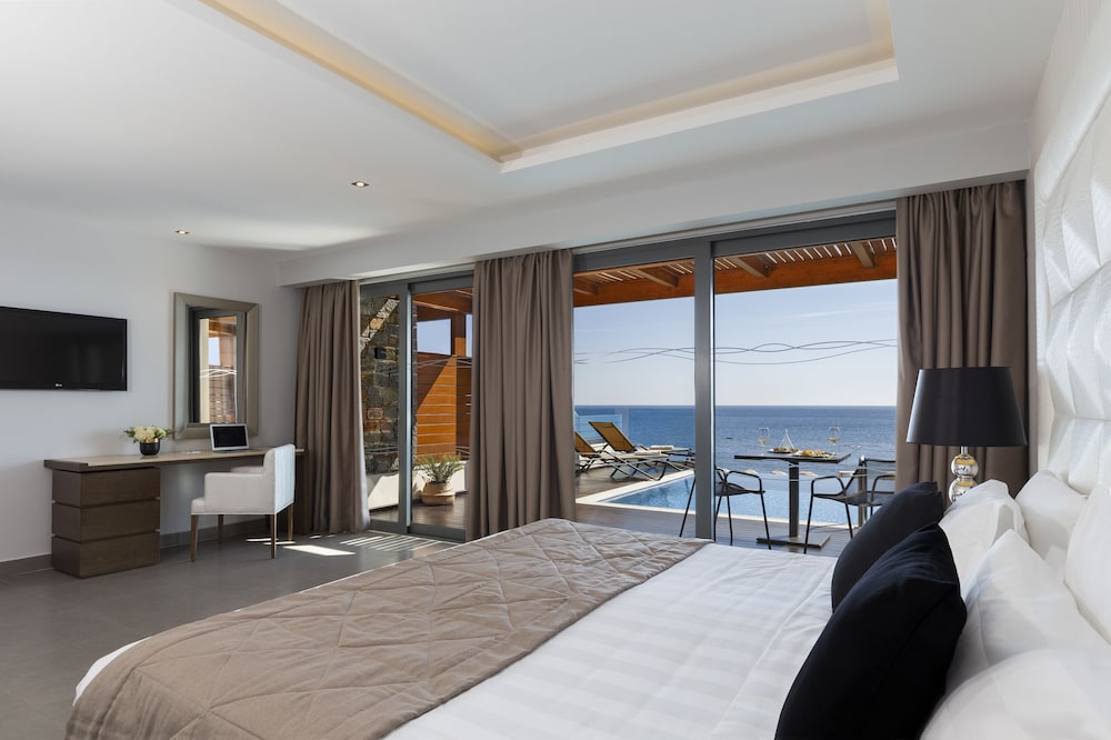 Mediterranean Suite with Private Pool & Sea View - Photo 1