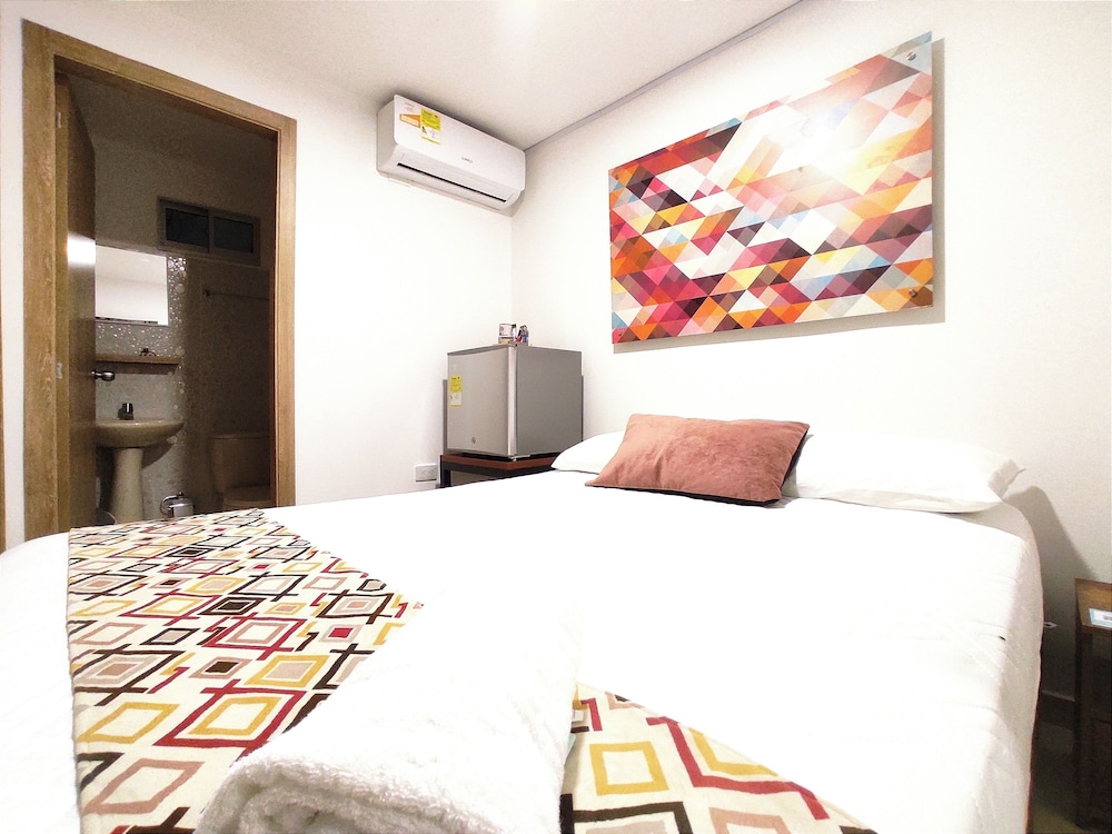 Business Room, 1 Queen Bed photo 2