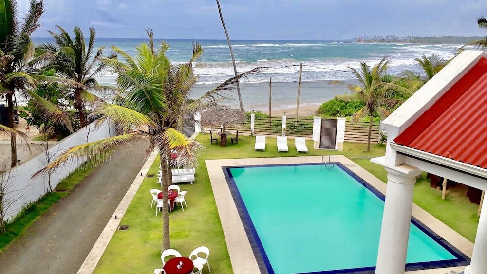 Family Triple Room, Balcony, Beach View photo 3