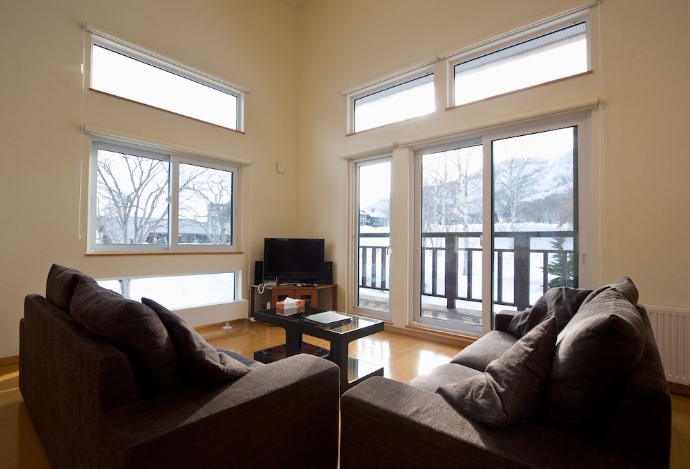 3-Bedroom House photo 2