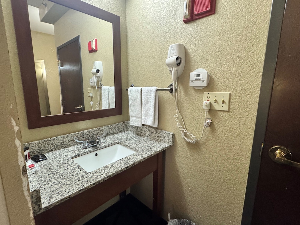 Deluxe Room, 2 Queen Beds, Accessible, Non Smoking (Mobility) - Photo 10