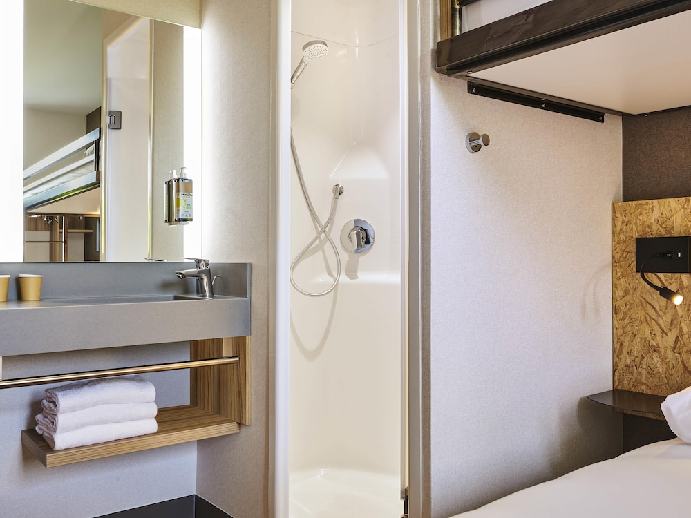 Standard Room, Multiple Beds photo 2