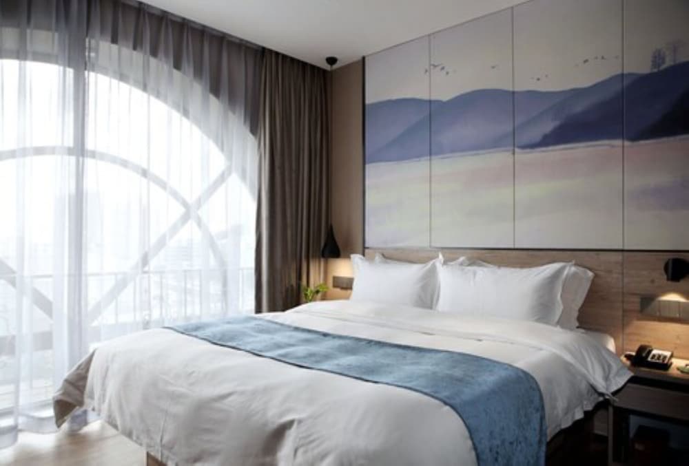 Deluxe Suite - Photo 1