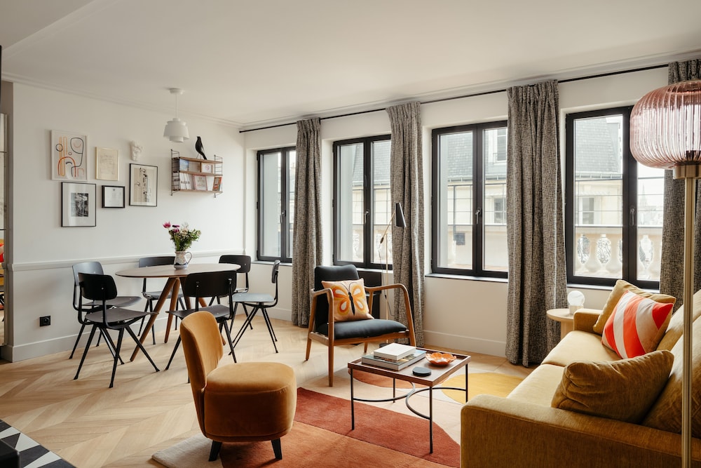 2-BR Deluxe Apartment Balcony Eiffel Tower view photo 1