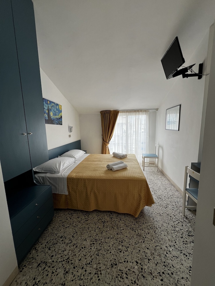 Superior Double or Twin Room - Photo 1