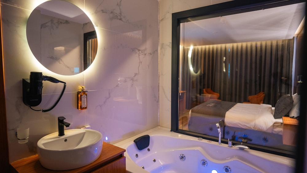 Deluxe Room, Hot Tub, Sea View photo 2