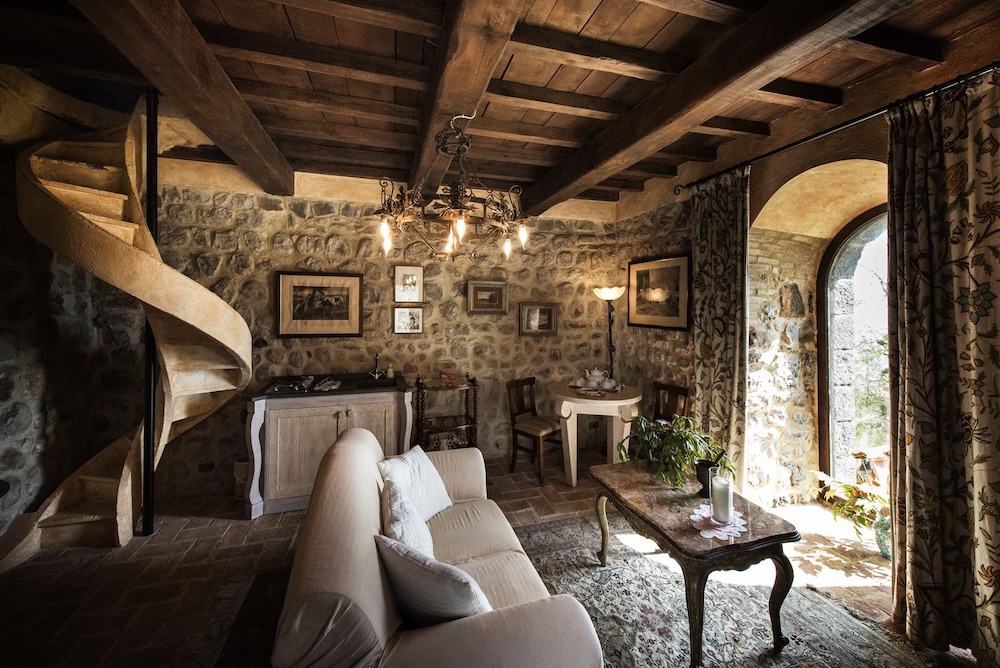 Luxury Duplex, 1 Queen Bed, Hill View, Tower photo 3