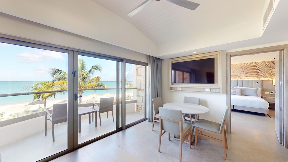 Luxury Presidential Ocean Front One Bedroom Suite Diamond Club