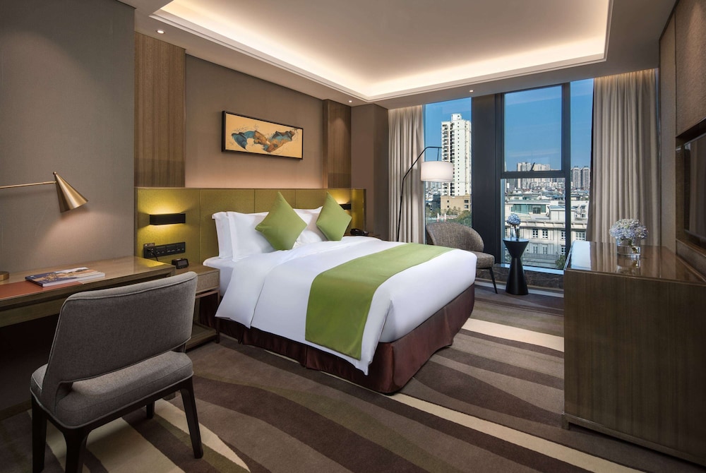Superior Room, 1 King Bed, Non Smoking photo 2