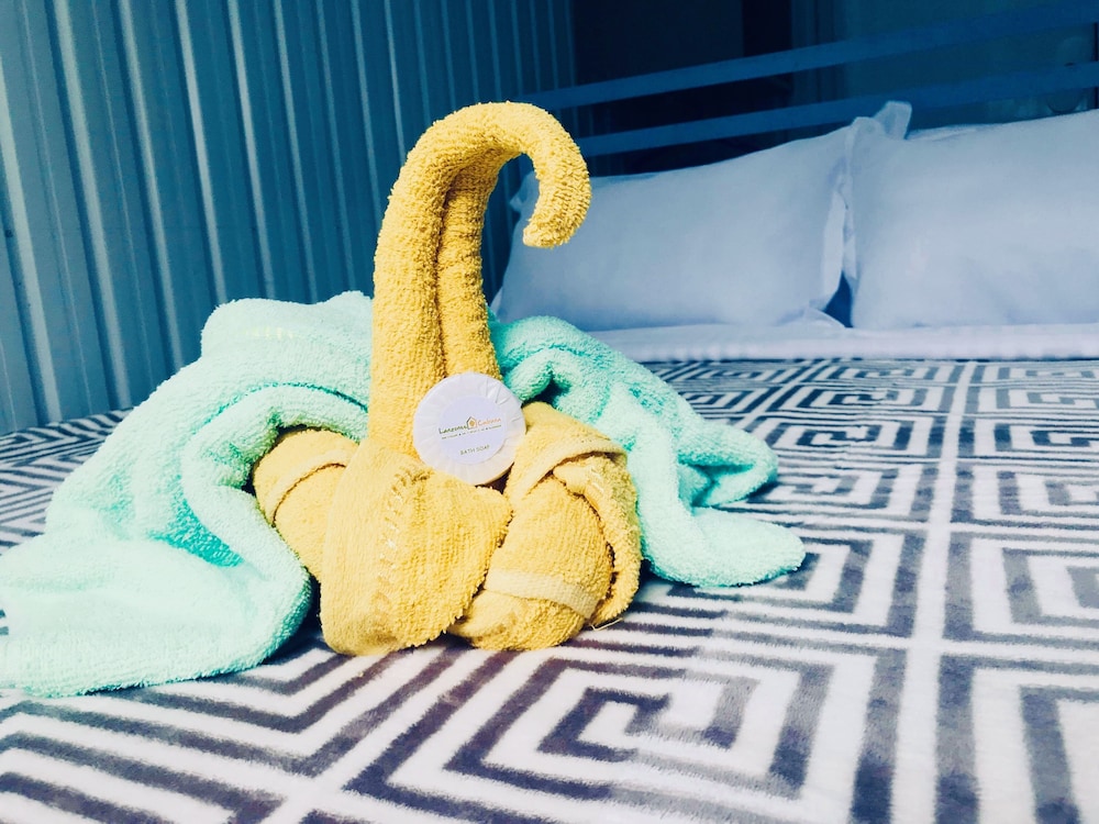 Modern Cabana Queen photo 3