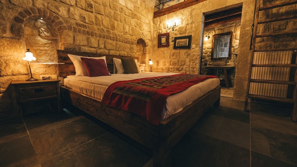 Deluxe Room - Photo 13